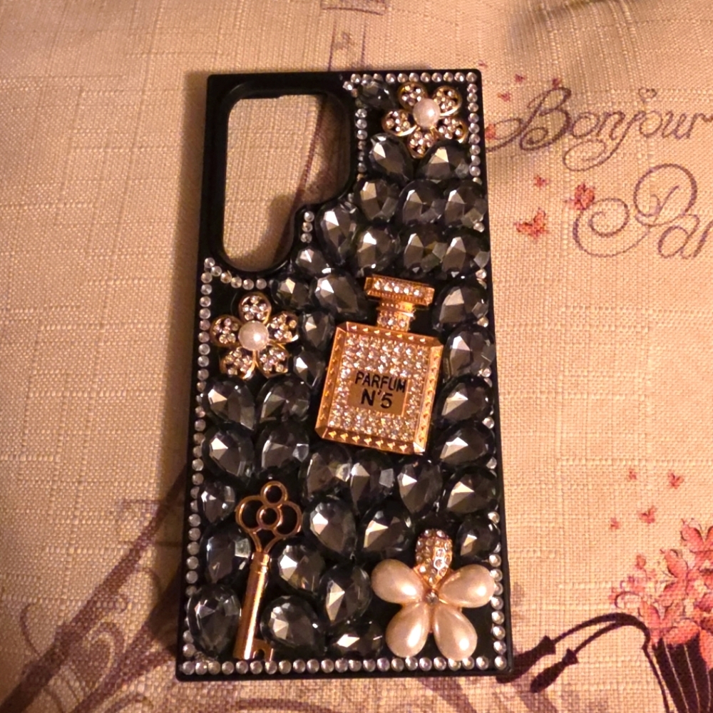 S 25 Ultra/Elegant Black and Gold Phone Case